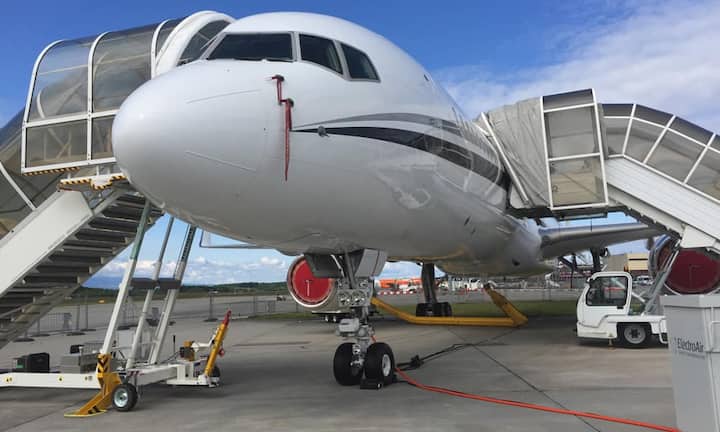 Ziemlich eindrücklich ist auch die Boeing 757 von Avjet Global.