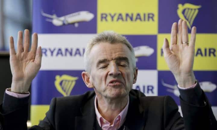 Airlines und ihre Arbeitsbedingungen: Ryanair-Chef Michael O'Leary fällt oft durch exzentrische Auftritte auf. Zugleich kritisiert eine EU-Studie die Beschäftigungsverhältnisse in seinem Unternehmen. Auch die Lohnunterschiede je nach Airline sind gross, wie der folgende Überblick zeigt.