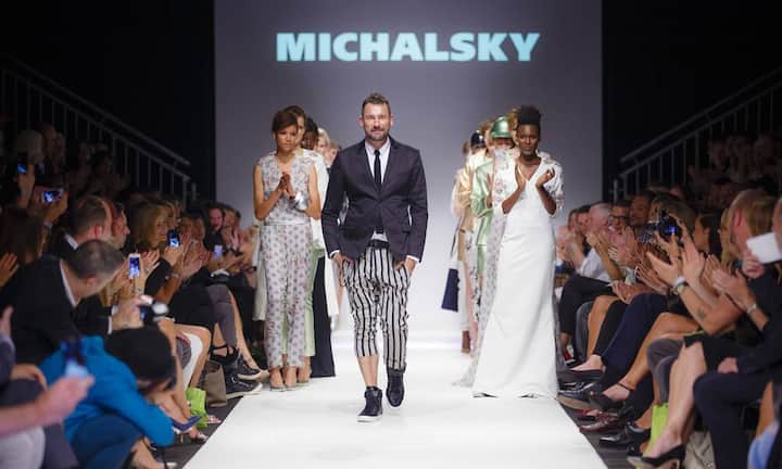 Der Designer Michael Michalsky (m.) im Rahmen der MQ Vienna Fashion Week