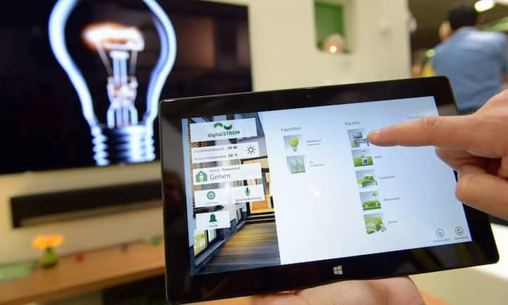 digitalSTROM bringt das Smart-Home- den Konsumenten näher. So lässt sich mit einer App das ganze Haus steuern. Das Unternehmen hat unter anderem auch mit der ETH Zürich zusammengearbeitet.