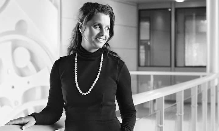 Seit 1995 ist Sandrine Stern im Unternehmen von Patek Philippe. Angefangen in der Marketing-Abteilung, ist sie heute Leiterin der Abteilung Création Montres.