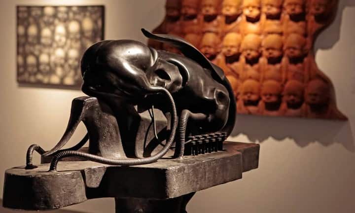 Ausstellung «Die Kunst der Biomechanik» im Rahmen der Ars Electronica 2013 im Linzer Lentos.