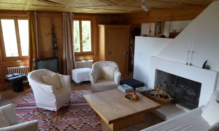 Der heutige, Ausbau in den ersten beiden Geschossen wurde zwischen 1989–91 vom Bündner Architekten Rudolf Olgiati durchgeführt.