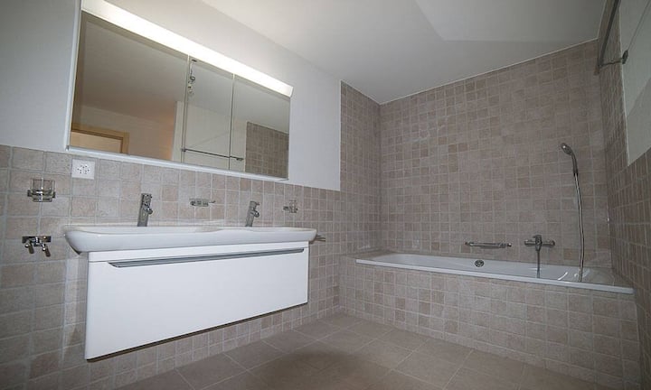 Die Badezimmer sind individuell gestaltet.