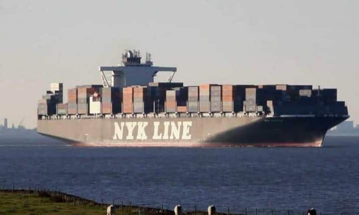 Mit der zunehmenden Integration des Welthandels liefern sich die Reedereien einen Wettkampf um das grösste Containerschiff. Als die NYK Altair 1994 vom Stapel lief, konnte das grösste Schiff der Welt 4953 Standardcontainer (TEU) laden. Seither ging es mit den Kapazitäten rasant aufwärts. Screenshot Youtube