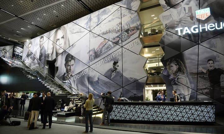 Der gewaltige TAG-Heuer-Stand in der prestigeträchtigen Halle 1 unterstreicht sowohl die Bedeutung der Messe als auch die der Marke. Bilder: Baselworld, Keystone, Gabriel Knupfer/HZ