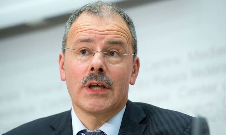 Deutlich mehr verdient der Präsident des Ärzteverbands FMH, Jürg Schlup. Dieser kommt auf eine jährliche Vergütung von 372'544 Franken pro Jahr.