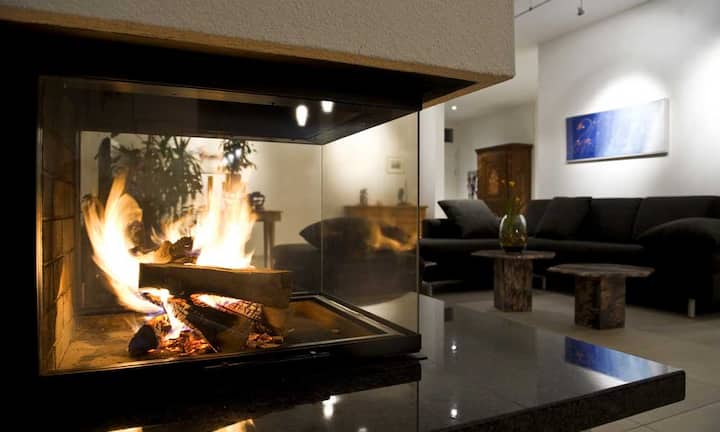 Abfälle sollten auf keinen Fall im Cheminée oder im Garten verbrannt werden. Das ist nicht nur illegal und kann gebusst werden, sondern vor allem auch gesundheitsschädigend.