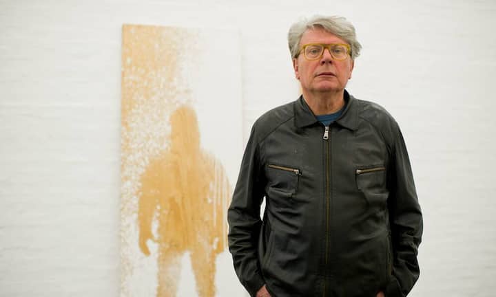 Platz 1: Roman SignerWie vergangenes Jahr figuriert der 78-jährige Meister poetischer Sprengkunst auf dem ersten Platz. Sein Erfolg wurde durch wichtige Museumsausstellungen in der Barbican Art Gallery in London und im Dundee Contemporary Arts Centre in Schottland gefestigt. Preisspanne: 3000 - 250'000 FrankenBilder: Keystone