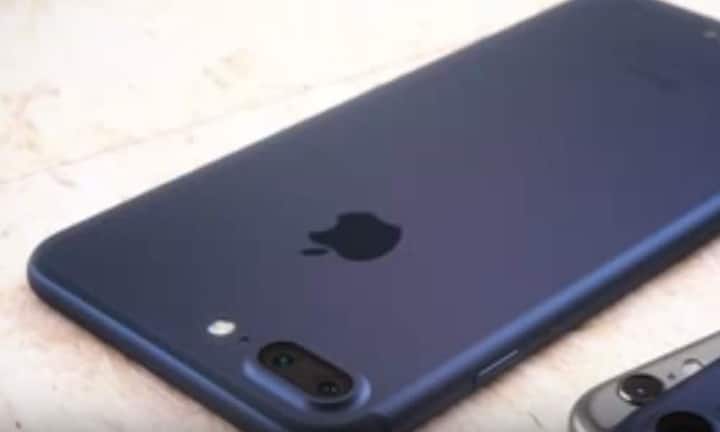 Zwei neue FarbenEs gibt mehrere Berichte, wonach Apple das iPhone 7 erstmals auch in der matten Farbe Dunkelblau und dem glänzenden «Klavierlack» anbieten wird. Womöglich könnte diese zwei neuen Farben sogar die bisherige Farbe Space-Grau ersetzen, da beide auf den Fotos recht ähnlich wirken.