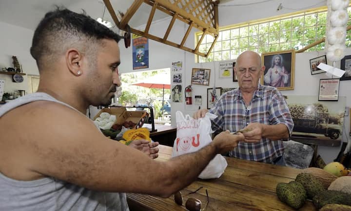 Platz 4: Miami: 27,0 Stunden für ein iPhone. Die Situation ist ähnlich wie in Los Angeles: Für einen Big Mac oder ein Laib Brot muss ein Angestellter elf Minuten arbeiten, sieben Minuten braucht es für ein Kilo Reis.