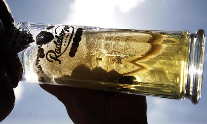 Der Durstlöscher Bier hat zwischen 150 und 250 Kalorien. (Bild: Keystone)