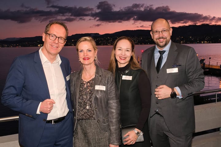 Abendstimmung auf der LakeSide-TerrasseRoland Zehnder, Gemeinderat Embrach;Pascale Schaufelberger, Sanitas;Silvia Kauer, Kauer Consulting;Daniel Marty, Finova Partners AG;