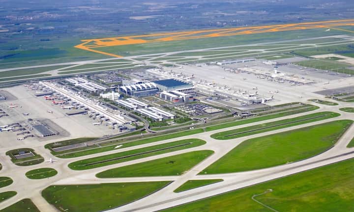 Platz 9: Flughafen München. Der Flughafen München «Franz Josef Strauß» zählt zwar mit 38,7 Millionen Passagieren (2013) zu den größten Luftfahrt-Drehkreuzen Europas: Rund 100 Fluggesellschaften verbinden ihn mit 230 Zielen in 70 Ländern. Im Rating der besten Airports belegt er nur den 9. Platz.