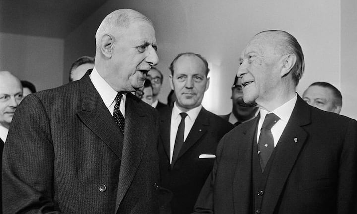 Das Foto von 1965 zeigt Konrad Adenauer (rechts) und den Französischen Staatsmann Charles de Gaulle in Bonn, Deutschland. De Gaulle fuhr zu seiner Zeit den Horch zu repräsentativen Zwecken. Er war einer der ersten, der den Wagen als Zeichen von Überlegenheit und Macht einsetzte. (Bilder: Keystone)