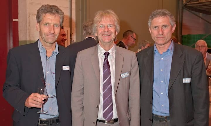 Philippe Schiess, Geschäftsleiter, L. Klein SA;
Jean-Daniel Pasche, Präsident, Verband der Schweizerischen Uhrenindustrie FH;
Olivier Schiess, Geschäftsleiter, L. Klein SA