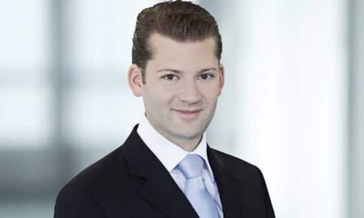 Dominik de Daniel, 37, Chief Financial Officer Adecco, Glattbrugg: Der deutsche Shooting-Star begann seine Karriere bei der Deutschen Bank und war schon vor zehn Jahren Finanzchef der Zeitarbeitsfirma DIS AG. Als diese 2006 von Adecco übernommen wurde, nahm er Einsitz als CFO in der Konzernleitung. Was er denen rät, die jung Karriere machen wollen: «Hart arbeiten, neue Herausforderungen suchen, Verantwortung übernehmen – und den Tag mit einem Lachen beginnen.» (Bild: PR)