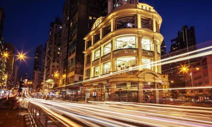 China, Shanghai: Gemessen an den absoluten Investitionen ist Schanghai der grösste Fintech-Markt der Welt. Ein weiterer Pluspunkt ist die Bevölkerung, die digitalen Diensten sehr offen gegenüber steht. Schwächen des Standortes sind tendenzieller Fachkräftemangel, fehlende Regulierung und eine mässige Attraktivität für ausländische Start-ups.