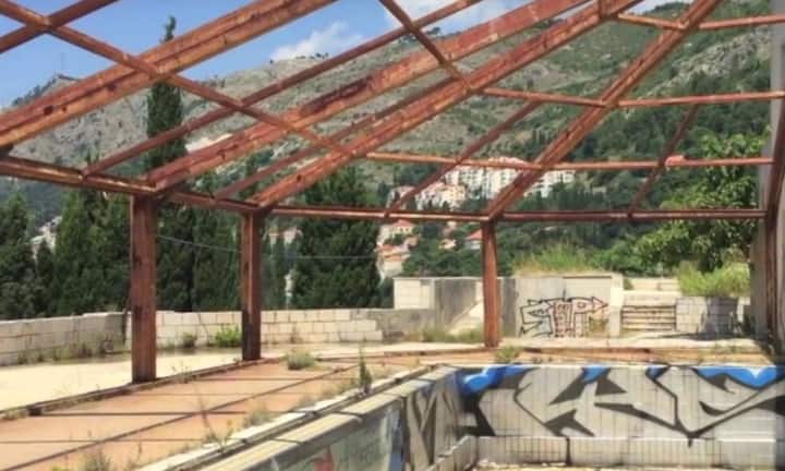 Das war das einstige Indoor-Schwimmbad.