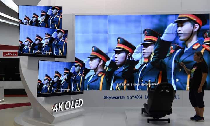 Bei den Fernsehern von Metz mit OLED-Display sollen Farben so brilliant wie das Polarlicht erstrahlen. Gleichzeitig ist das Display so schlank wie ein Tablet.