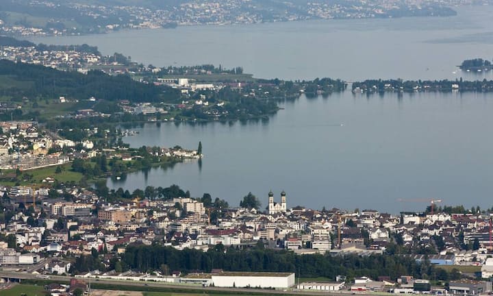7. Rang: Bezirk March (SZ): 55'428 Franken pro Einwohner.