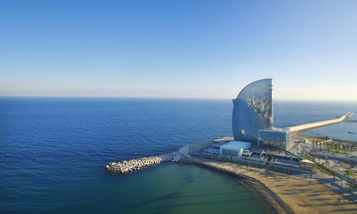 Tipp 1: Das W Hotel in Barcelona. Das 5-Sterne-Haus ist ein beliebter Hotspot für Trendsetter aus aller Welt.PR