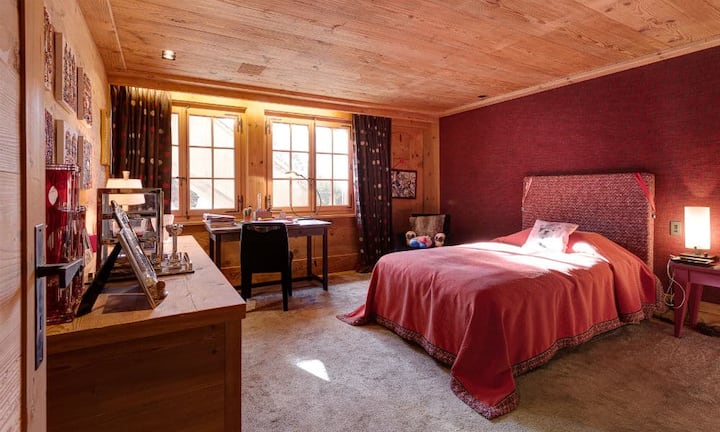 Alle sieben Schlafzimmer verfügen über en-suite Badezimmer sowie Ankleidezimmer.