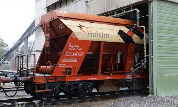 Der Zusammenschluss der Giganten: Betonkonzern Holcim geht im ersten Semester 2015 mit dem französischen Partner Lafarge zusammen. Durch die Milliardenfusion entsteht ein neuer Weltmarktführer. Der Konzernsitz bleibt in der Schweiz, die Unternehmensführung fällt in die Hand der Franzosen.