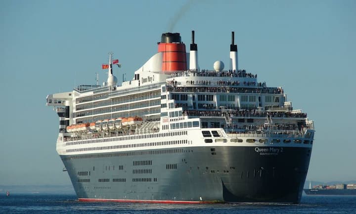 Rang 1: Queen Mary 2 (2015: Rang 1) Total Punkte: 73
Bilder:Schiffseigner
