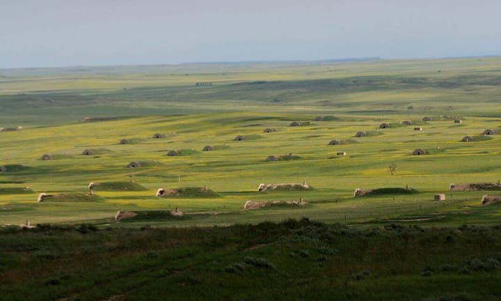 Zum Grundstück gehören 575 Bunker, die aus Festbeton und Stahl bestehen.