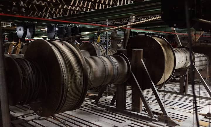 Historischer Bühnenmechanismus des Bourla Theaters in Antwerpen, Belgien: Das Bourla ist das letzte verbleibende städtische Theater in Europa, das noch über einen historischen Bühnenmechanismus verfügt, geschaffen durch die französische Firma Philastre und Cambon im Jahre 1834.PERSPECTIV