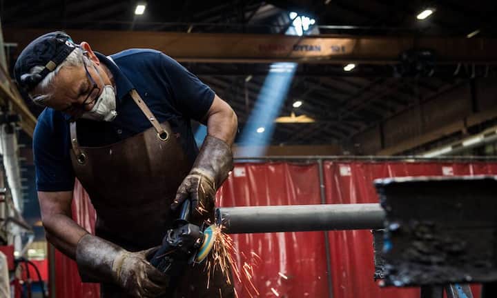 Starker Franken: Plus 1 ProzentFür das laufende Jahr rechnen die Auguren beim Wirtschaftswachstum nur mit einem Plus von bis zu 1 Prozent. Das heisst auch weniger Firmengewinne – und damit weniger Steuereinnahmen.