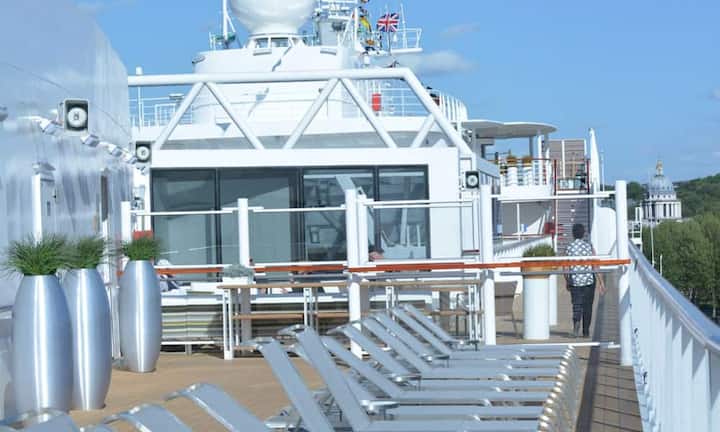 Top fünf der mittelgrossen Kreuzfahrtschiffe (551 bis 2000 Passagiere)
Rang 5: Viking Star (930 Passagiere)
Neu im Ranking dabei
Bild:FotografChrisOwen/Flickr/CC