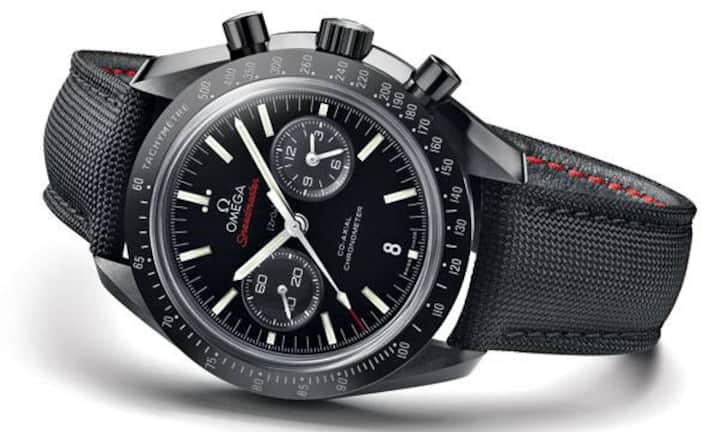 Im Mondschatten: Es gibt sie seit weit über 50 Jahren. Ihre Karriere ist nicht einfach nur die längste und dank ihrer Reise zum Mond auch die aufsehenerregendste, sondern die Speedmaster ist ein unbestrittener Bestseller. Omega sorgt dafür, dass die Speedmaster ihre eigentliche Zukunft erst vor sich hat. Im schwarzen, abwechselnd satinierten und polierten 44-Millimeter-Keramikgehäuse mit geflochtenem Textilfaserband: 10 800 Franken.