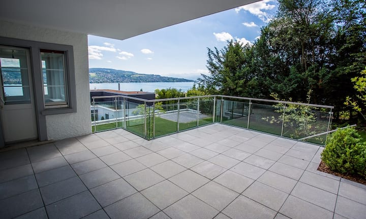 ... lässt sich die Sonne auf einer der verschiedenen Terrassen geniessen.