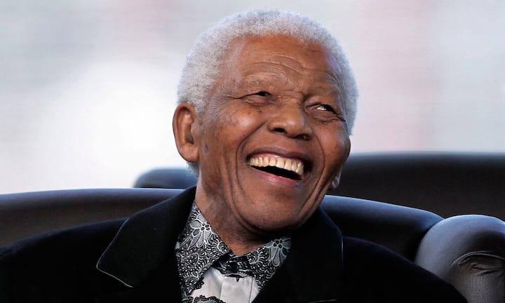 Eine Umfrage des London City Airports hat ergeben, dass 3,6 Prozent der 500 befragten Schweizer gerne neben Nelson Madela sitzen würden in einem Flugzeug.Bild: Keystone