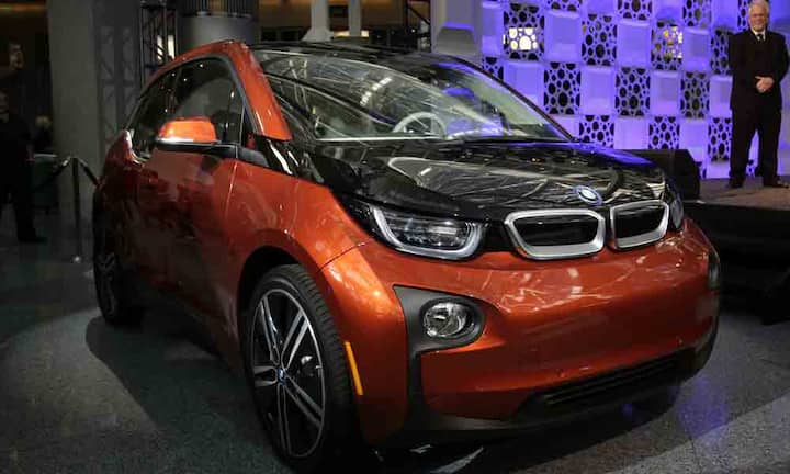 Zum ersten Mal wurde an der Autoshow ein vollelektrisches Fahrzeug zum Green Car of the Year gekürt. Der BMW i3 ist ganzheitlich als Elektroauto konzipiert und fährt mit einem Lithium-Ionen-Akku.
