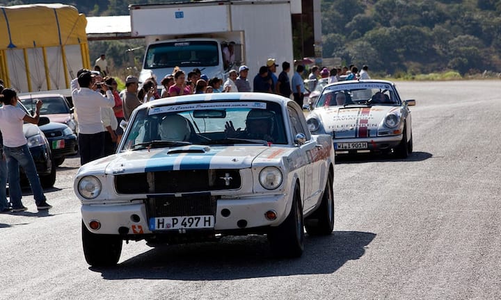 Ex-Formel-1-Pilot Jochen Mass am Steuer seines Mustang. Am Ende wird der Deutsche Zehnter in der Gesamtwertung.