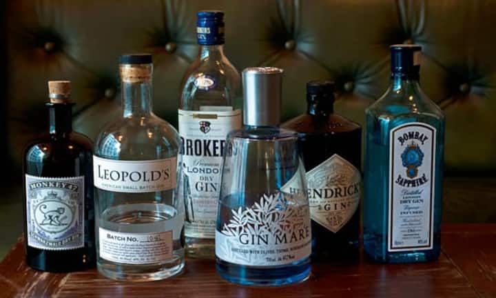 Gin en masse: Was vor gut 400 Jahren in Holland erfunden wurde, ist heute weltweit bekannt und beliebt. (Fotos: H.R. Rohrer)