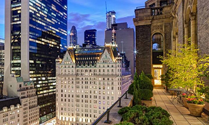 … die Schlafzimmer sind auf Midtown-Manhattan gerichtet. Das Interieur…