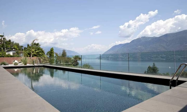 Der Aussenpool vermittelt zudem Ferienfeeling. Preis auf Anfrage Quelle und Bilder: Engel & Völkers