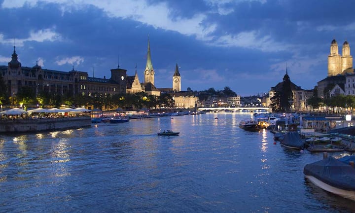 Unangefochten die höchsten Mietpreise bezahlt man in der grössten Schweizer Stadt.
1. Zürich
2'432.- Franken  Bilder: Keystone