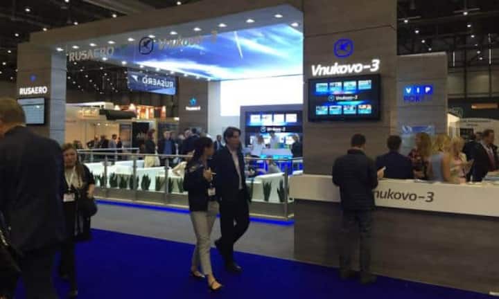 Dabei existiert eine riesige Industrie von Zulieferern und Ausstattern für die Business-Fliegerei. In den Hallen der Palexpo drängen sich deshalb hunderte Firmen, die in der Branche tätig sind.