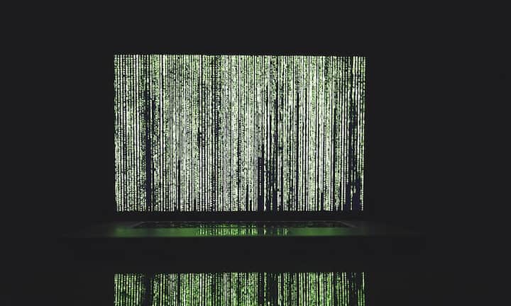 DDoS-AngriffAttacke, um die Server eines Opfers lahmzulegen. Hacker übernehmen die Kontrolle von schlecht geschützten Rechnern oder Geräten, die mit dem Netz verbunden sind, wie zum Beispiel TV-Geräte, und lassen diese dann die gleiche Website aufrufen, etwa von einem Online-Shop. Die Server des Opfers sollen unter der Last der Anfragen zusammenbrechen, wie geschehen bei Digitec und Galaxus im vergangenen Jahr.