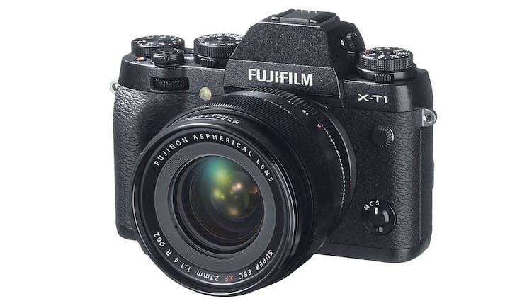 Dieses Modell ist die neue Variante der X-Serie. Die Systemkamera kommt ohne einen Spiegel aus und hat einen APS-C-Sensor. Sie bietet dank der mechanischen Handhabung ein Retro-Gefühl. Neu ist unter anderem der elektronische Sucher mit 2,4 Millionen Pixeln. Fujifilm X-T1 (Gehäuse) 1225 Franken.