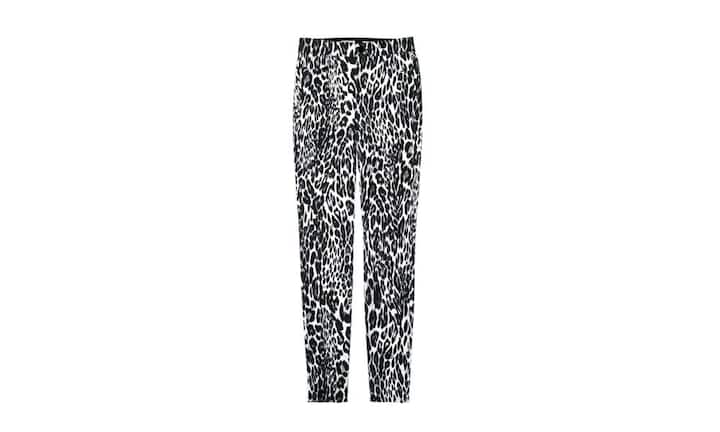 Wild: 7forallmankind Der Leopard Print kommt so schnell nicht aus der Mode. Diese High Waist Skinny aus der Giambattista Valli for 7 For All Mankind Kollektion ist eine gelungene Interpretation des Trends. Preis 409 Franken