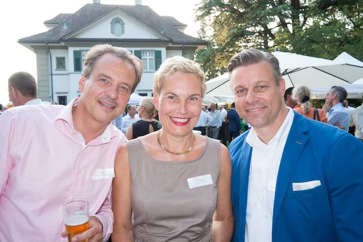 Markus Voegeli, Charles Vögele Holding AG; Susanne Berger, Valora Management AG; Frank Beeck, Charles Vögele Holding AG