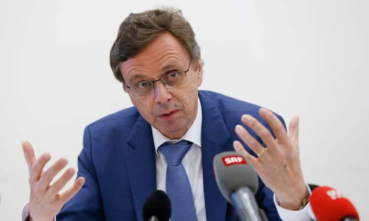 Zu diesem Netzwerk gehört der Berner Regierungsrat Hans-Jürg Käser, der als Polizei- und Militärdirektor auch ein Partner in Sicherheitsfragen ist. Käser war in der Armee zuletzt «Kdt HQ Rgt 2» – auf Deutsch: Kommandant im Infrastrukturregiment des Bundesrates.