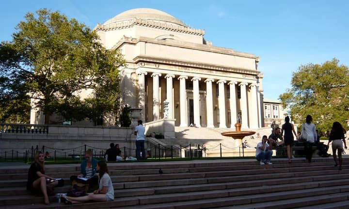 Platz 4: Columbia UniversityDie Columbia im New Yorker Bezirk Manhattan gilt als eine der angesehensten Universitäten der Welt. Von den Alumni gehören 940 zu den reichsten Menschen der Welt. Darunter befindet sich auch die US-Investorenlegende Warren Buffett. Auch Präsident Barack Obama machte an der Columbia seinen Abschluss. Shinya Suzuki/Flickr/CC