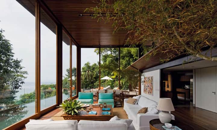 … man sowieso quasi inmitten der Natur. (Bilder: Jacobsen Arquitetura)